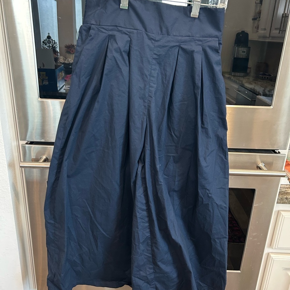 Vilagallo Black capri wide Trousers, size 38, GUC (Spanish brand)